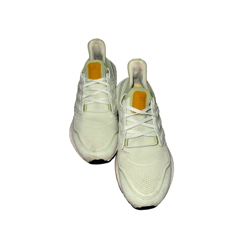 Adidas Ultraboost 22 running shoes in the 'Linen Green’ wmns 9.5